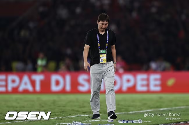 U23 Việt Nam tạo địa chấn ở VCK U23 ch&acirc;u &Aacute;, b&aacute;o H&agrave;n Quốc x&ocirc;n xao v&igrave; phản ứng của HLV Kim Sang Sik