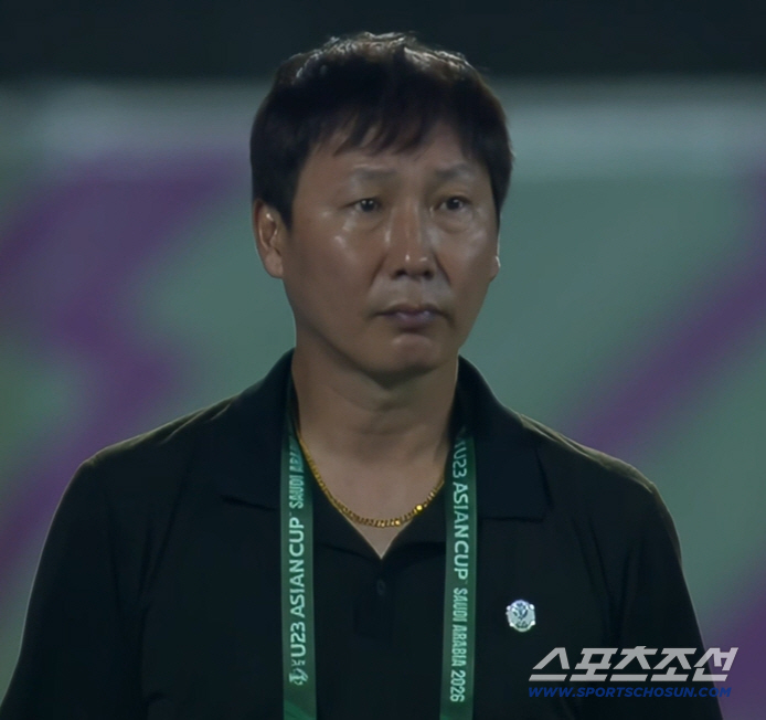 U23 Việt Nam tạo địa chấn ở VCK U23 ch&acirc;u &Aacute;, b&aacute;o H&agrave;n Quốc x&ocirc;n xao v&igrave; phản ứng của HLV Kim Sang Sik