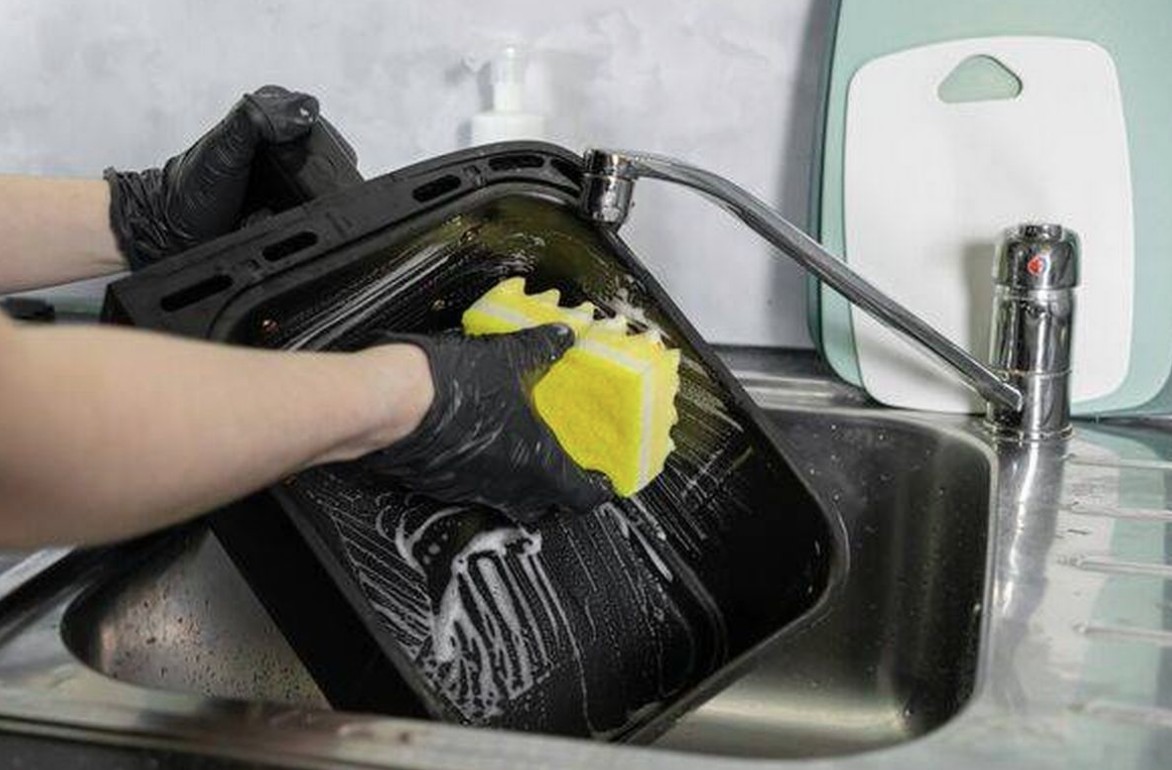 Bất cứ ai sở hữu nồi chi&ecirc;n kh&ocirc;ng dầu được khuyến c&aacute;o kiểm tra ngay điều n&agrave;y- Ảnh 1.