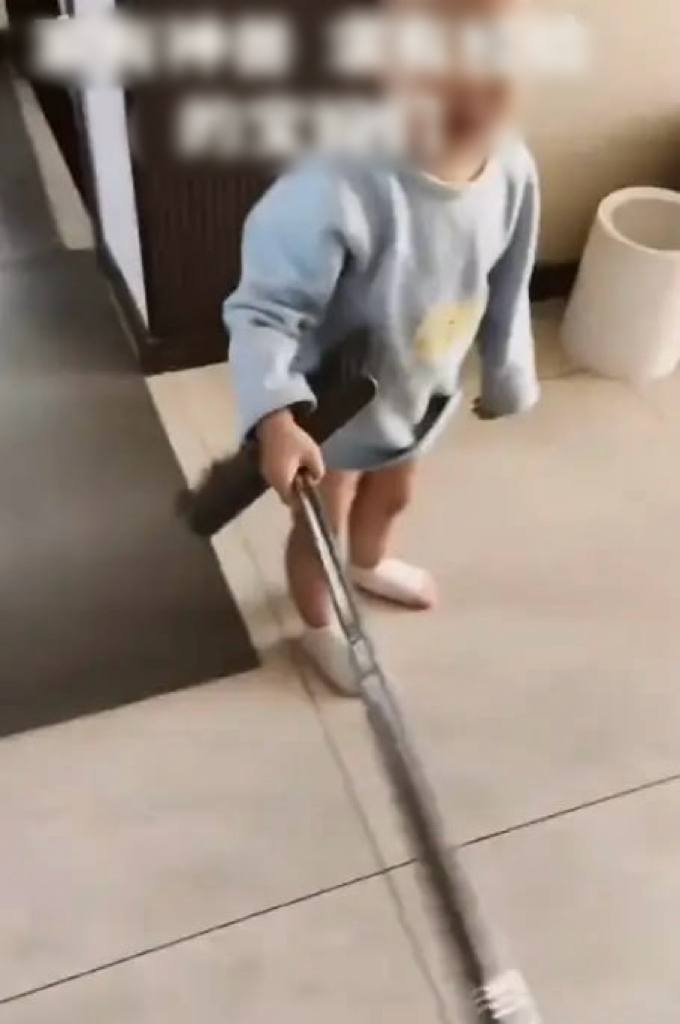 Không ngờ một đứa trẻ 2 tuổi lại làm điều này với mẹ mình!- Ảnh 3.