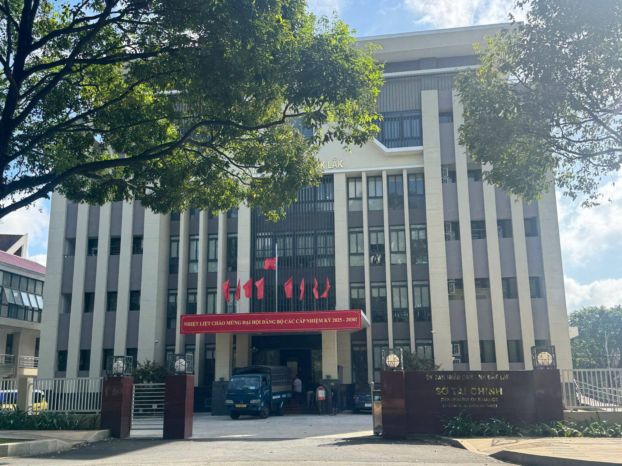 Kết luận Sở Tài chính Đắk Lắk về 5 cán bộ xin nghỉ việc hoặc chuyển công tác - Ảnh 1.