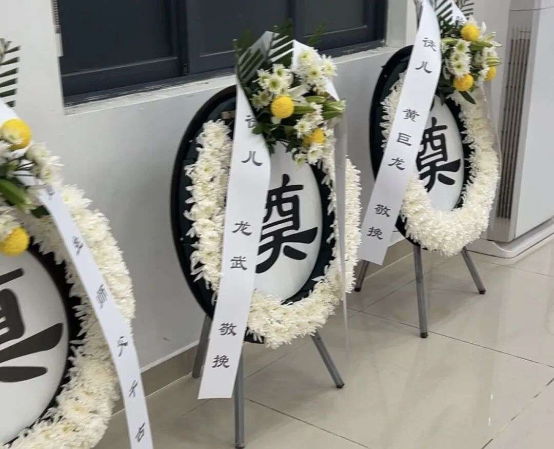 Tang lễ Lương Tiểu Long: Sự tri ân từ người hâm mộ và những kỷ niệm đáng nhớ - Ảnh 2.