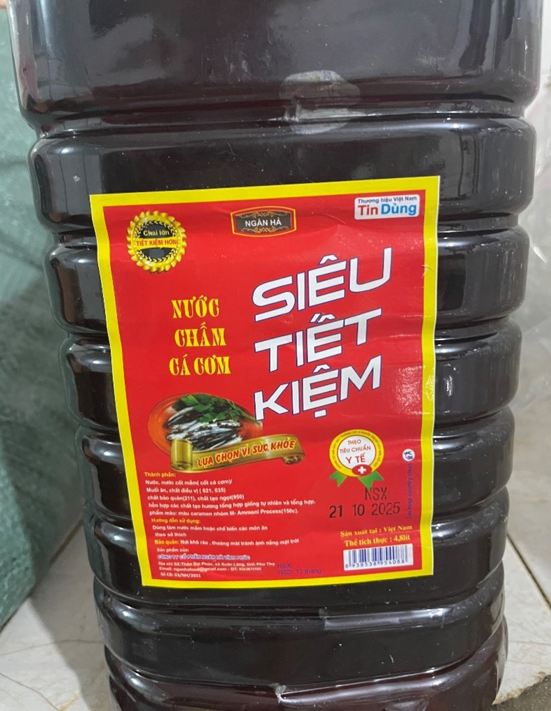 Khởi tố Gi&aacute;m đốc c&ocirc;ng ty sản xuất h&agrave;ng giả tương ớt v&agrave; nước chấm tại Ph&uacute; Thọ - Ảnh 3.