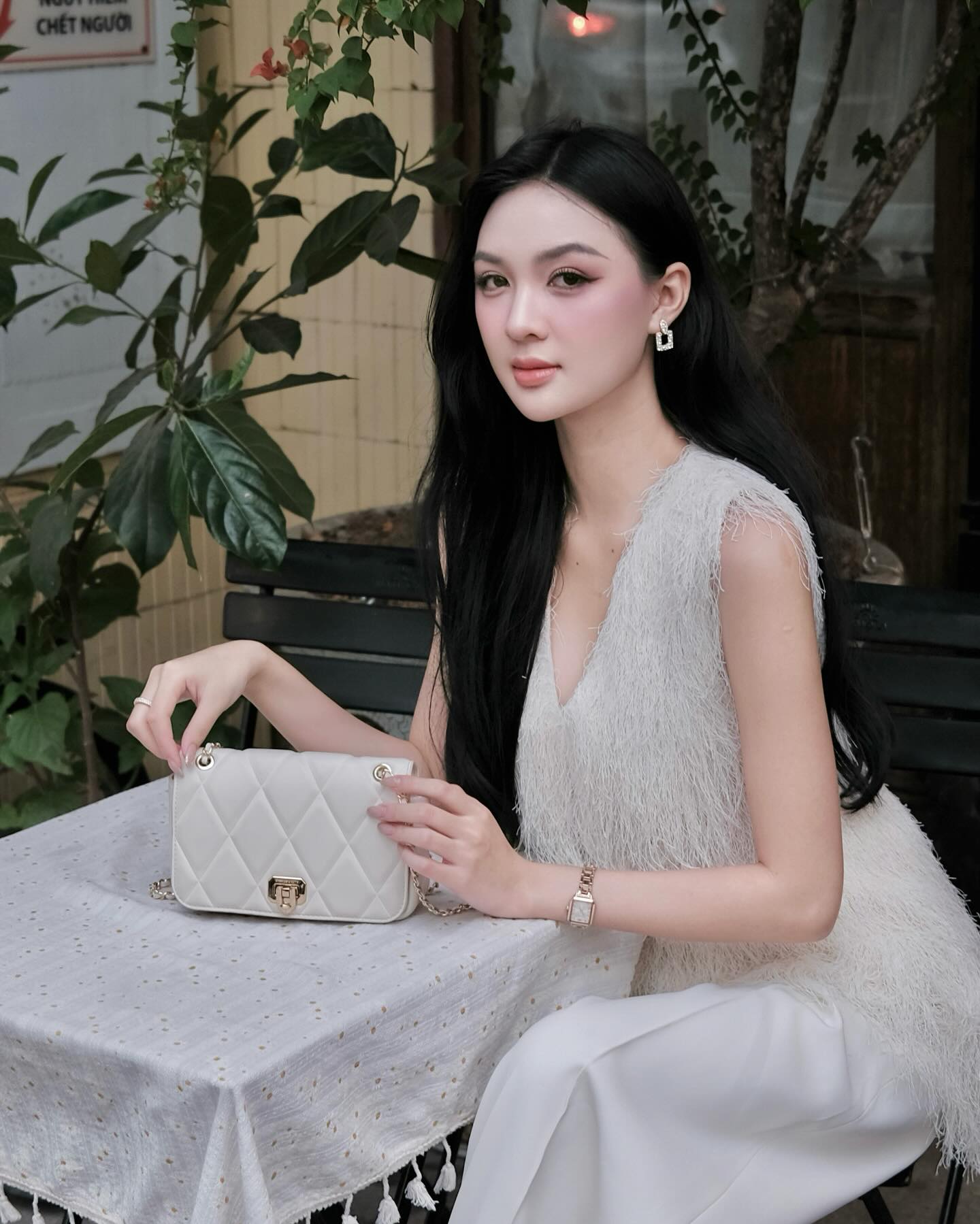 Á hậu Cẩm Ly phản hồi tin đeo nhẫn đôi với Đình Bắc- Ảnh 7.