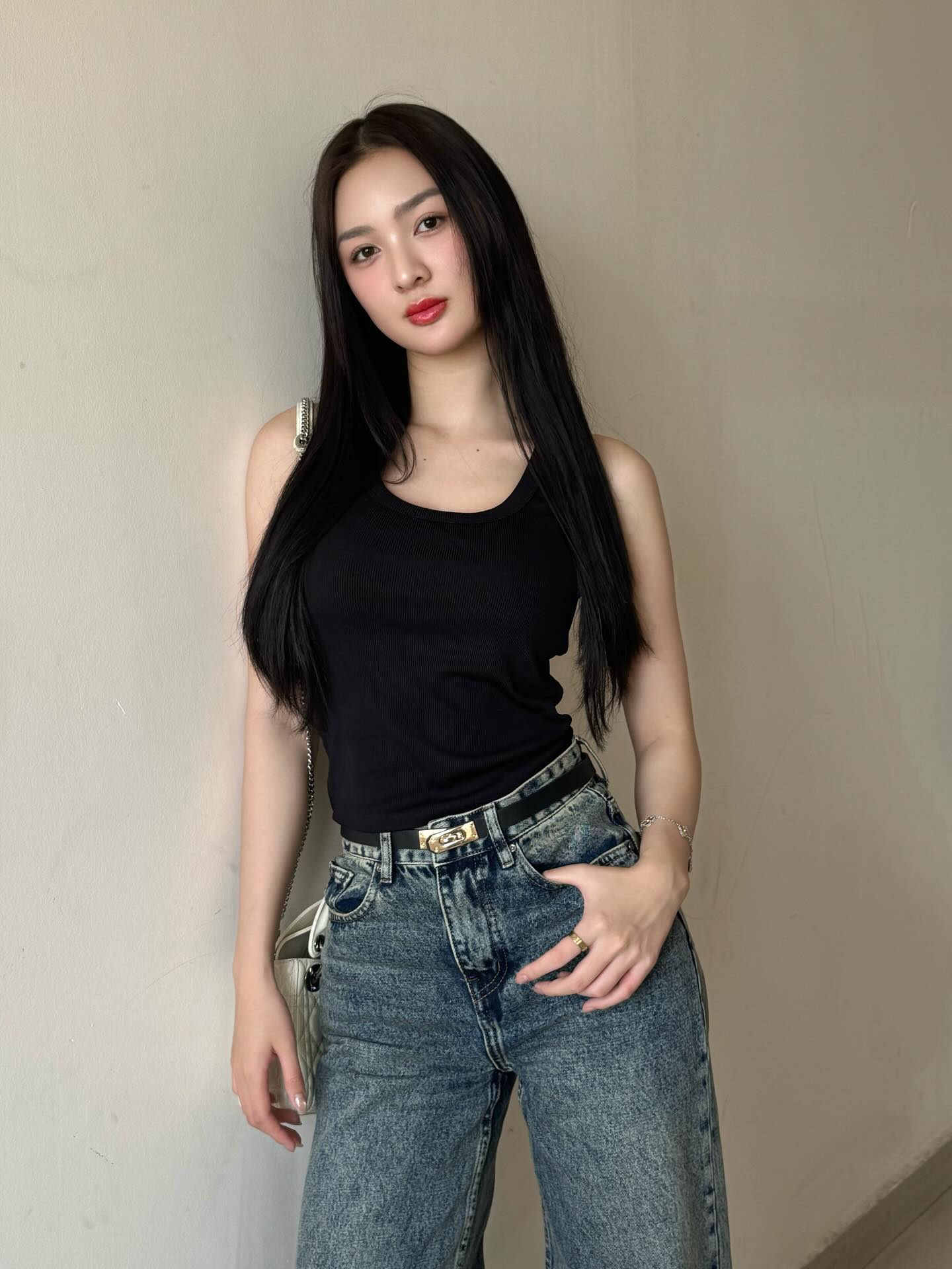 Á hậu Cẩm Ly phản hồi tin đeo nhẫn đôi với Đình Bắc- Ảnh 4.