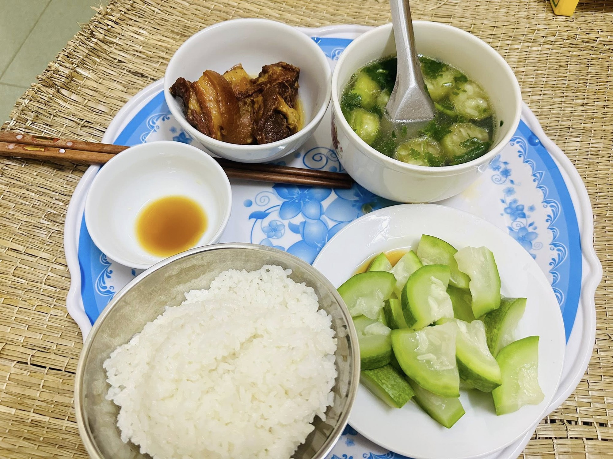 Thực đơn cơm cữ giúp mẹ bỉm hút đều 2 lít sữa mỗi ngày: Những mâm cơm giản dị nhưng "đỉnh cao" dinh dưỡng của mẹ Hà Tĩnh- Ảnh 11.