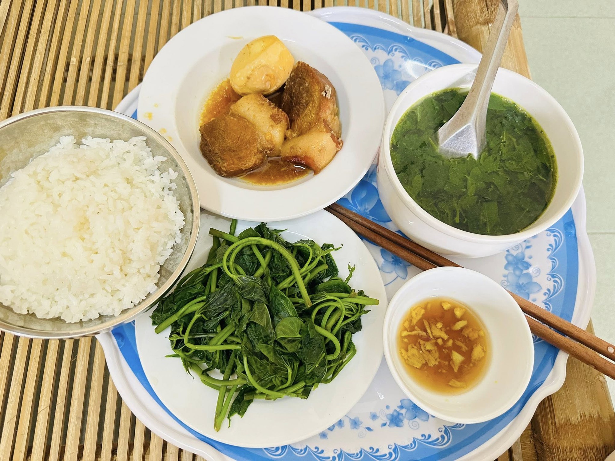 Thực đơn cơm cữ giúp mẹ bỉm hút đều 2 lít sữa mỗi ngày: Những mâm cơm giản dị nhưng "đỉnh cao" dinh dưỡng của mẹ Hà Tĩnh- Ảnh 15.