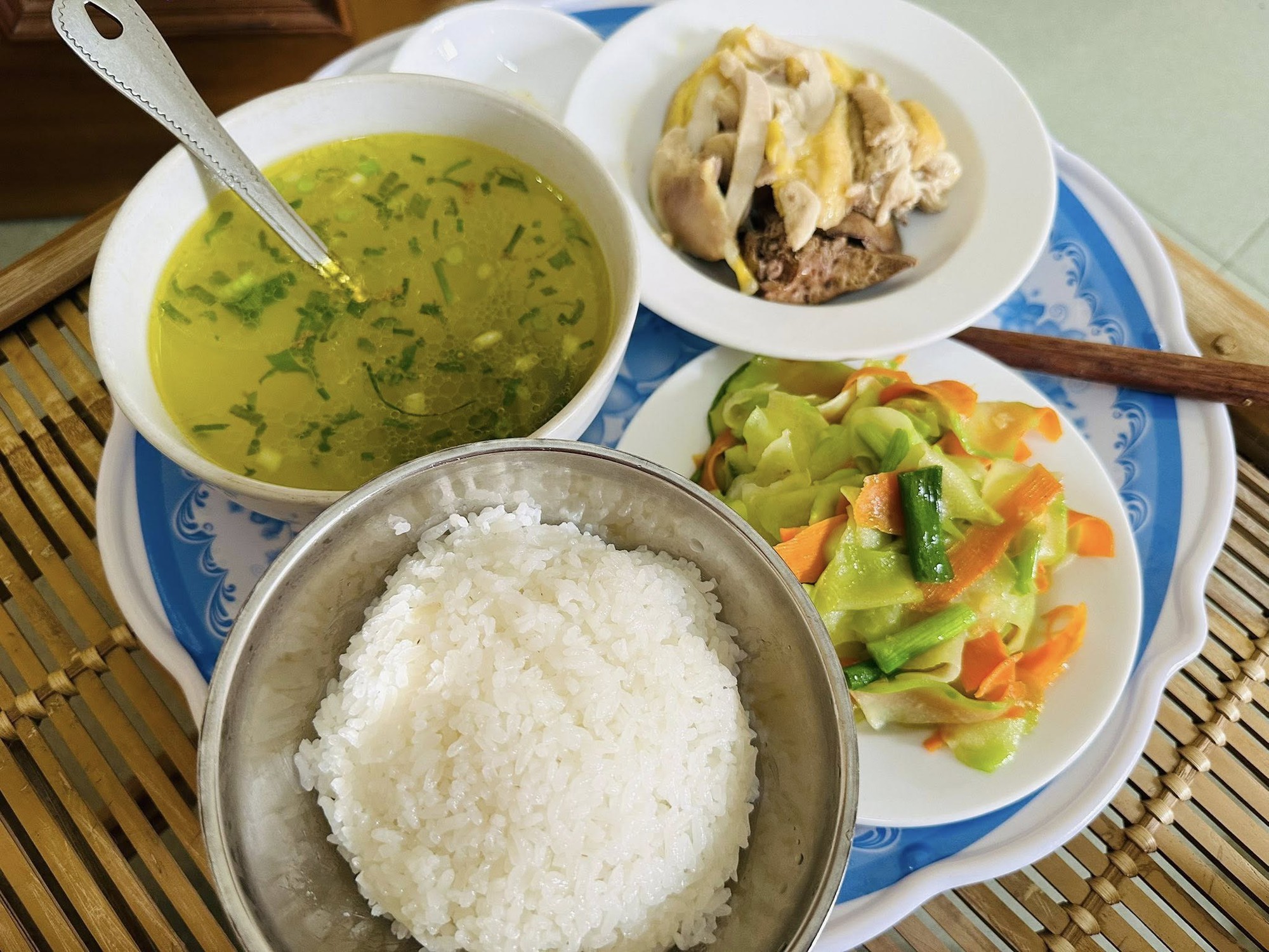 Thực đơn cơm cữ giúp mẹ bỉm hút đều 2 lít sữa mỗi ngày: Những mâm cơm giản dị nhưng "đỉnh cao" dinh dưỡng của mẹ Hà Tĩnh- Ảnh 17.