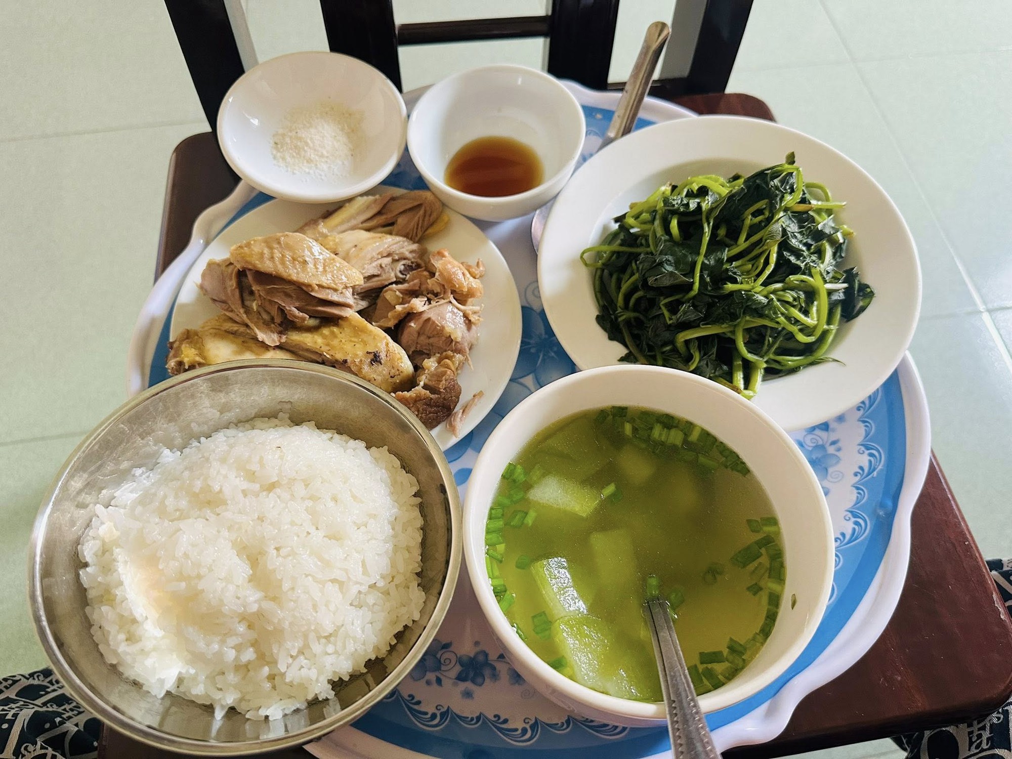 Thực đơn cơm cữ giúp mẹ bỉm hút đều 2 lít sữa mỗi ngày: Những mâm cơm giản dị nhưng "đỉnh cao" dinh dưỡng của mẹ Hà Tĩnh- Ảnh 3.