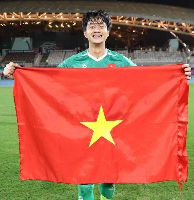 Báo Hàn gọi thủ môn Cao Văn Bình là 