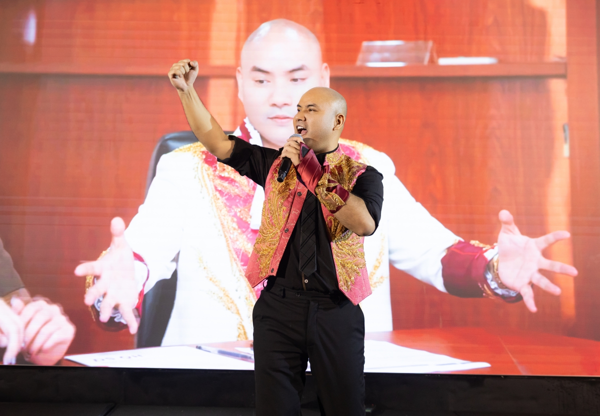 Chủ nhân hit 2 tỷ view tặng vòng kim cương cho á hậu, công khai ngỏ lời: "Làm vợ anh nhé!"- Ảnh 5.