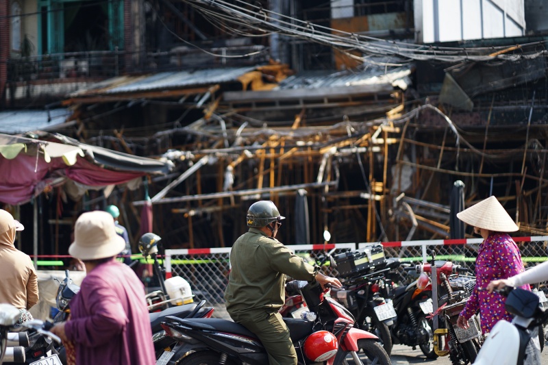 Hiện trường tan hoang chợ Nhị Thiên Đường và thiệt hại vụ cháy kinh hoàng sáng 26 / 1 - Ảnh 6. Hiện trường tan hoang chợ Nhị Thiên Đường và thiệt hại vụ cháy kinh hoàng sáng 26 / 1 - Ảnh 6.