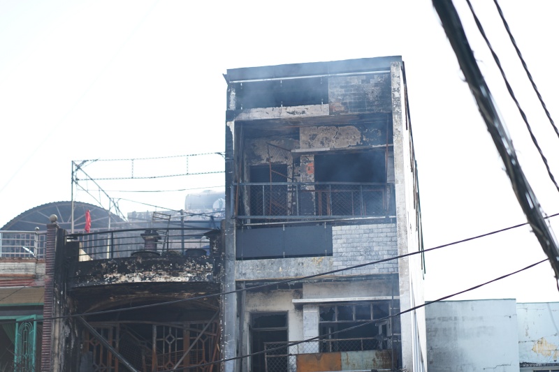 Hiện trường tan hoang chợ Nhị Thiên Đường và thiệt hại vụ cháy kinh hoàng sáng 26 / 1 - Ảnh 5. Hiện trường tan hoang chợ Nhị Thiên Đường và thiệt hại vụ cháy kinh hoàng sáng 26 / 1 - Ảnh 5.