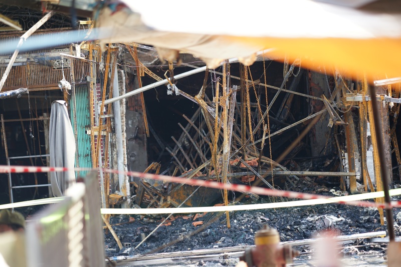 Hiện trường tan hoang chợ Nhị Thiên Đường và thiệt hại vụ cháy kinh hoàng sáng 26 / 1 - Ảnh 1. Hiện trường tan hoang chợ Nhị Thiên Đường và thiệt hại vụ cháy kinh hoàng sáng 26 / 1 - Ảnh 1.