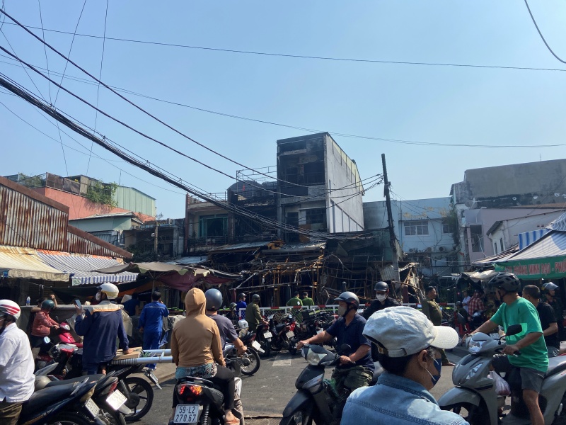 Hiện trường tan hoang chợ Nhị Thiên Đường và thiệt hại vụ cháy kinh hoàng sáng 26 / 1 - Ảnh 3. Hiện trường tan hoang chợ Nhị Thiên Đường và thiệt hại vụ cháy kinh hoàng sáng 26 / 1 - Ảnh 3.