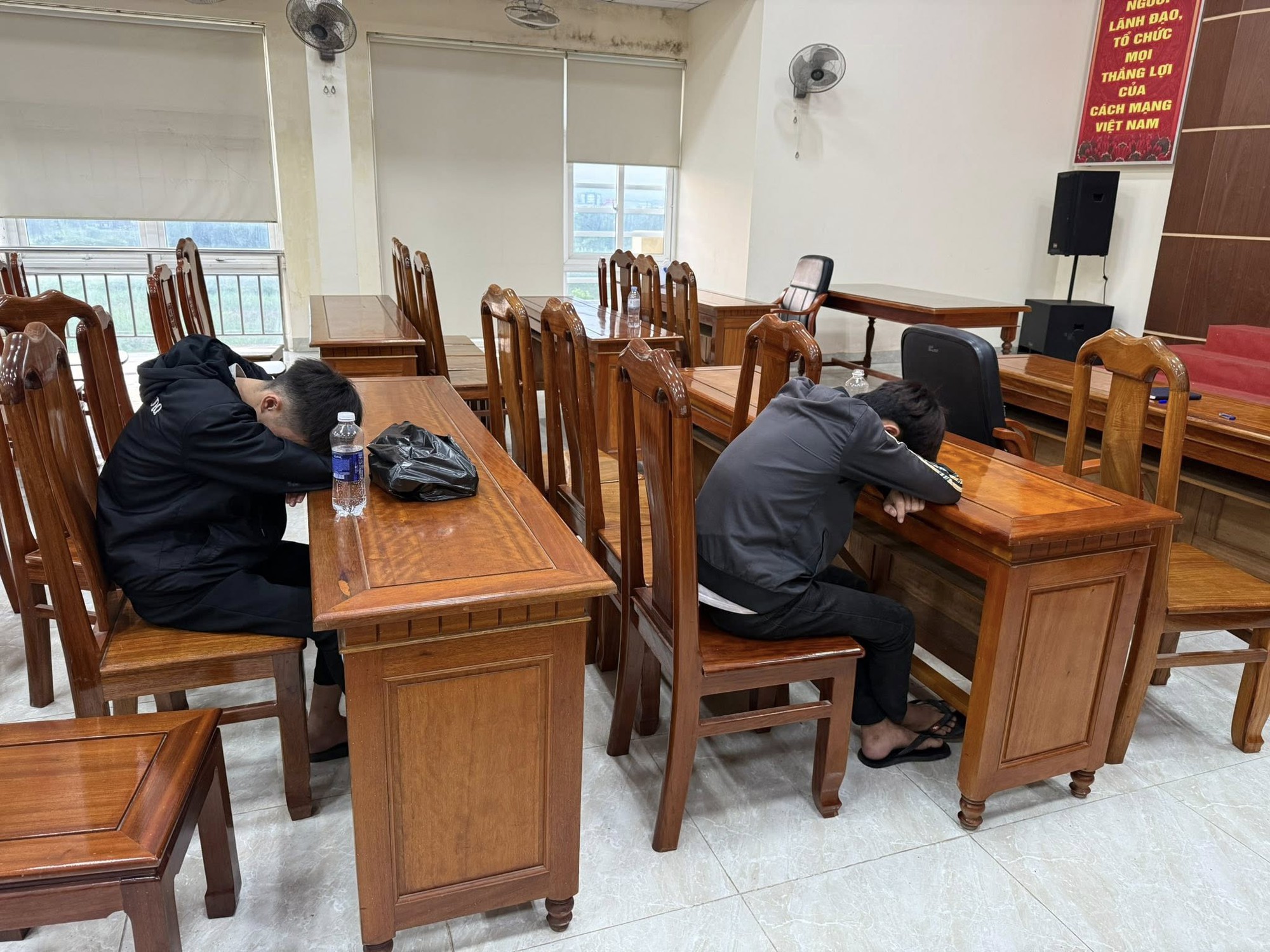 Vụ 3 người chết tr&ecirc;n đường l&uacute;c nửa đ&ecirc;m: Điều tra vụ tai nạn giao th&ocirc;ng nghi&ecirc;m trọng - Ảnh 2.