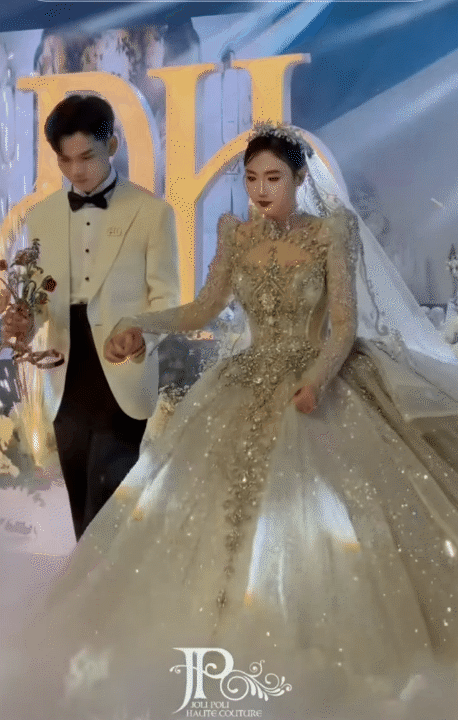 Cô dâu Tây Ninh lấy chồng Campuchia: Hoa cưới 300 triệu, bố chồng cho 1 tỷ tiền váy áo nhưng giá trị nhất là câu "chốt hạ"- Ảnh 6.