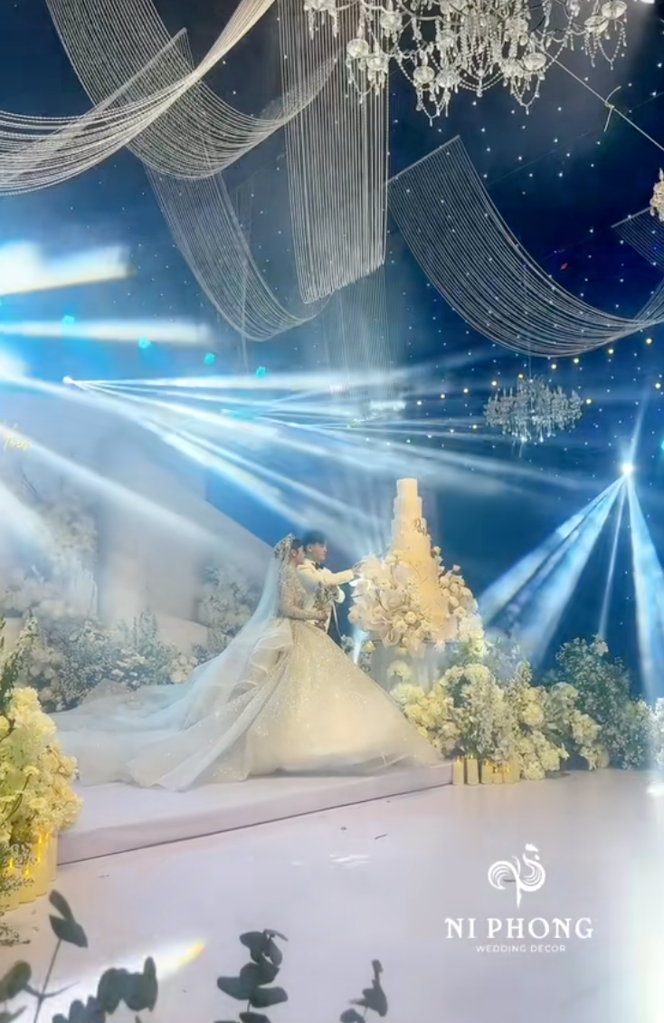 Cô dâu Tây Ninh lấy chồng Campuchia: Hoa cưới 300 triệu, bố chồng cho 1 tỷ tiền váy áo nhưng giá trị nhất là câu "chốt hạ"- Ảnh 20.