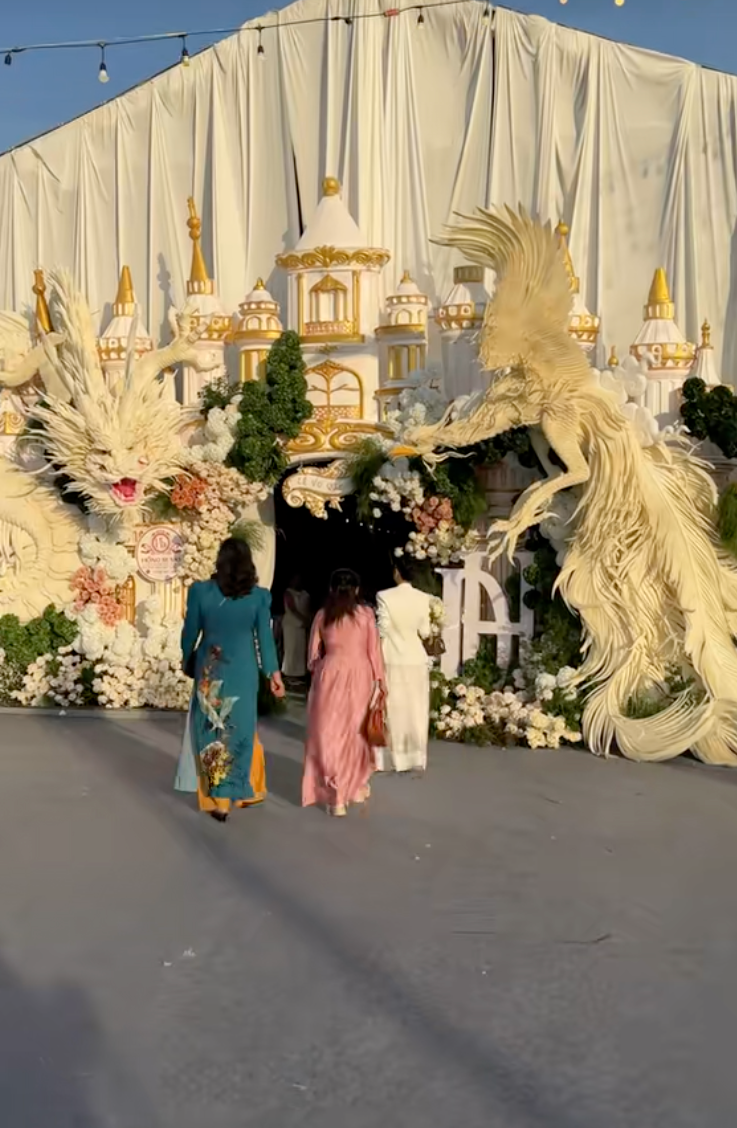 Cô dâu Tây Ninh lấy chồng Campuchia: Hoa cưới 300 triệu, bố chồng cho 1 tỷ tiền váy áo nhưng giá trị nhất là câu "chốt hạ"- Ảnh 16.