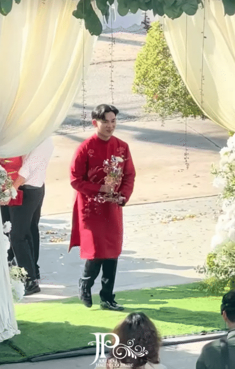 Cô dâu Tây Ninh lấy chồng Campuchia: Hoa cưới 300 triệu, bố chồng cho 1 tỷ tiền váy áo nhưng giá trị nhất là câu "chốt hạ"- Ảnh 1.