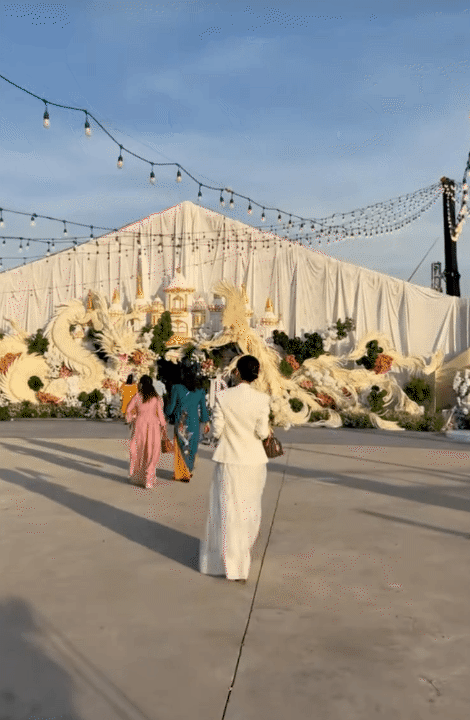 Cô dâu Tây Ninh lấy chồng Campuchia: Hoa cưới 300 triệu, bố chồng cho 1 tỷ tiền váy áo nhưng giá trị nhất là câu "chốt hạ"- Ảnh 15.