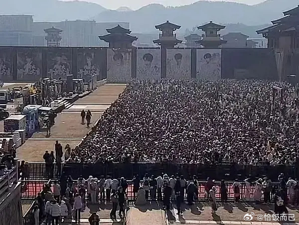 Quá nể phim Trung Quốc chưa chiếu đã có độ hot tăng 1253%, nam chính đẹp đến mức 18.000 người xếp hàng để gặp mặt- Ảnh 3.