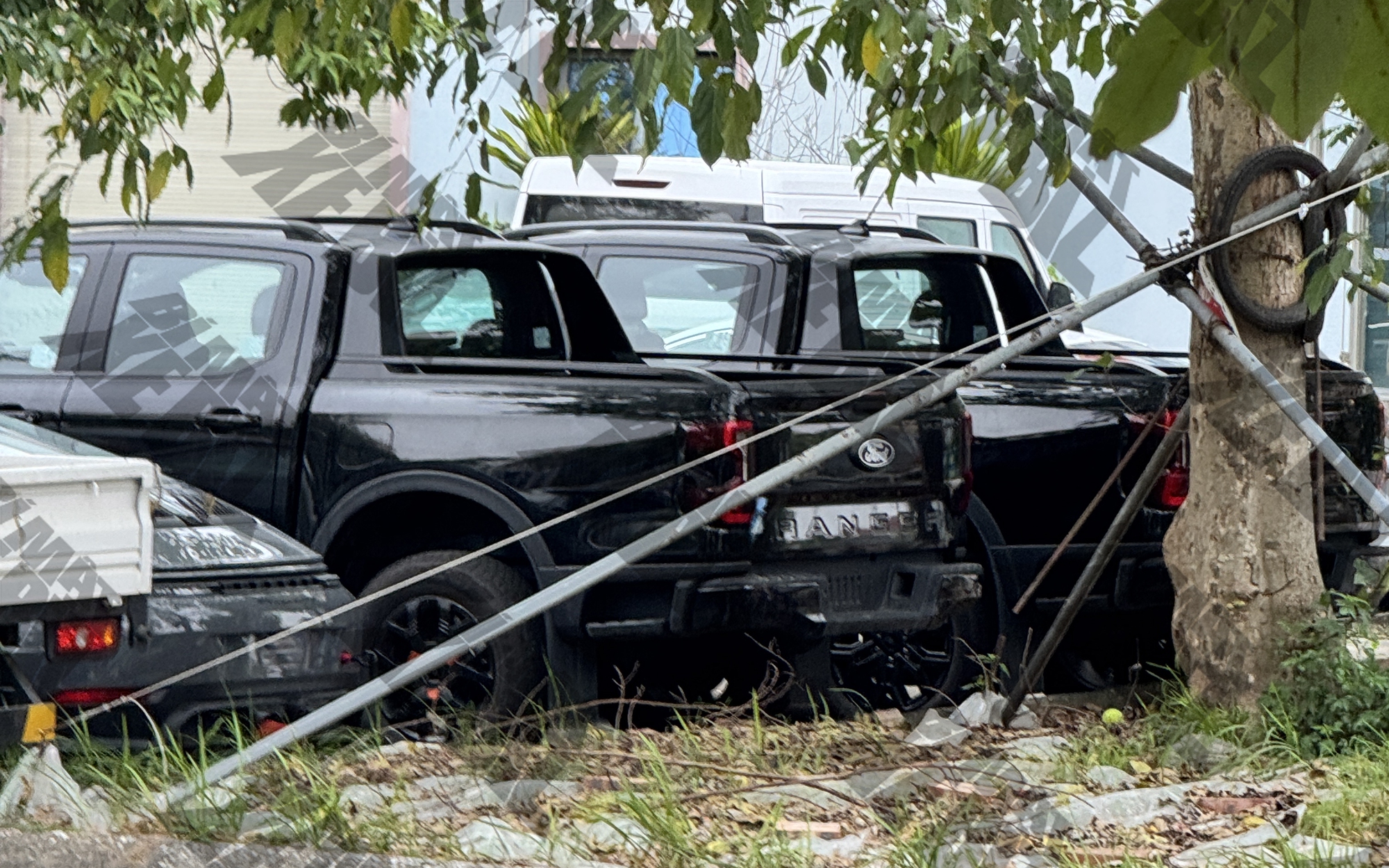 Ford Ranger lạ xuất hiện tại Việt Nam: Dễ là bản facelift 2026 vừa ra mắt, động cơ vẫn là một ẩn số - Ảnh 4.