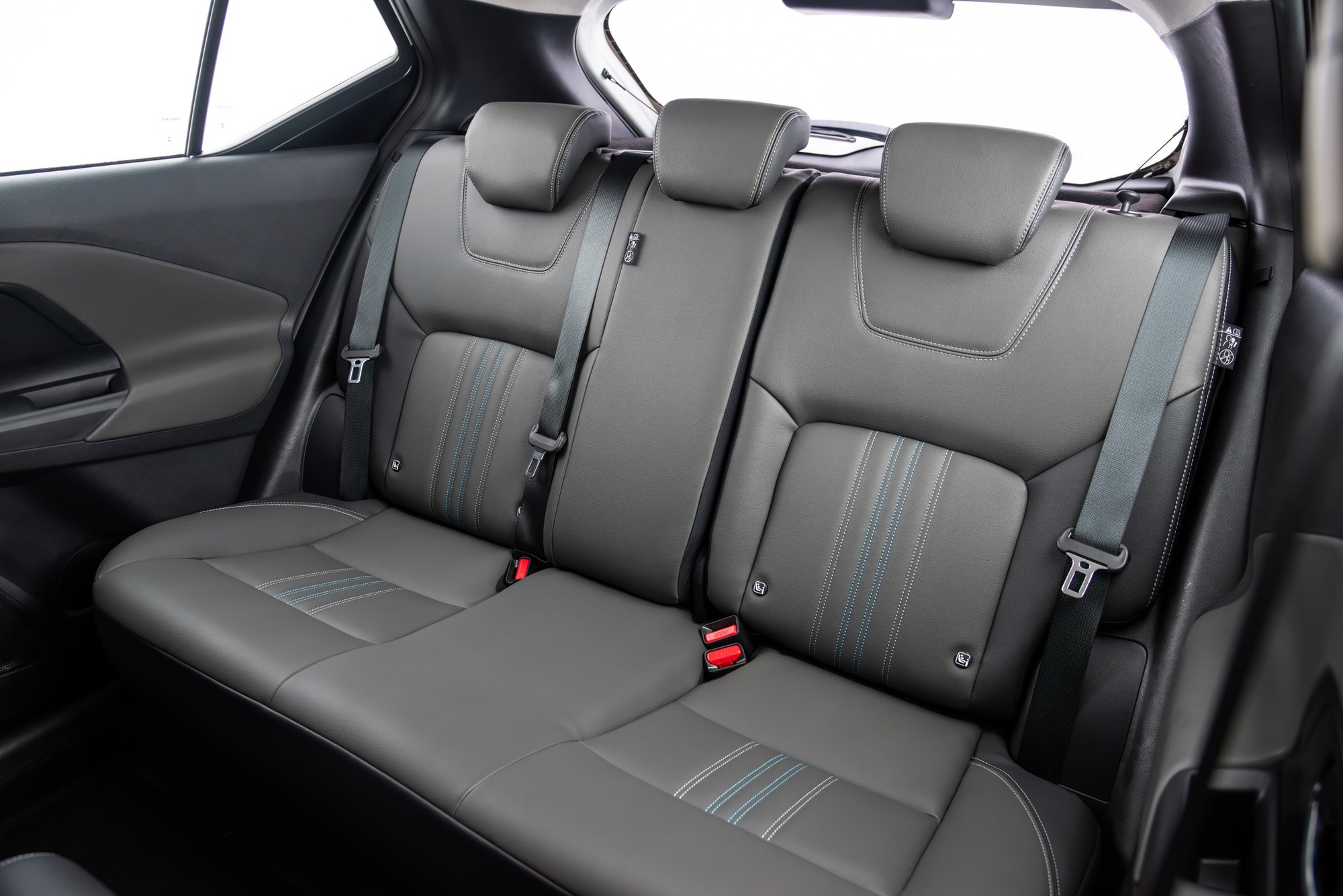 Nissan Kicks 2026 có thể sớm về Việt Nam: Chốt ra mắt ĐNÁ tháng 3, lột xác thiết kế, động cơ hybrid nối tiếp vẫn là 'át chủ bài'- Ảnh 18. Nissan Kicks 2026 có thể sớm về Việt Nam: Chốt ra mắt ĐNÁ tháng 3, lột xác thiết kế, động cơ hybrid nối tiếp vẫn là 'át chủ bài'- Ảnh 18.