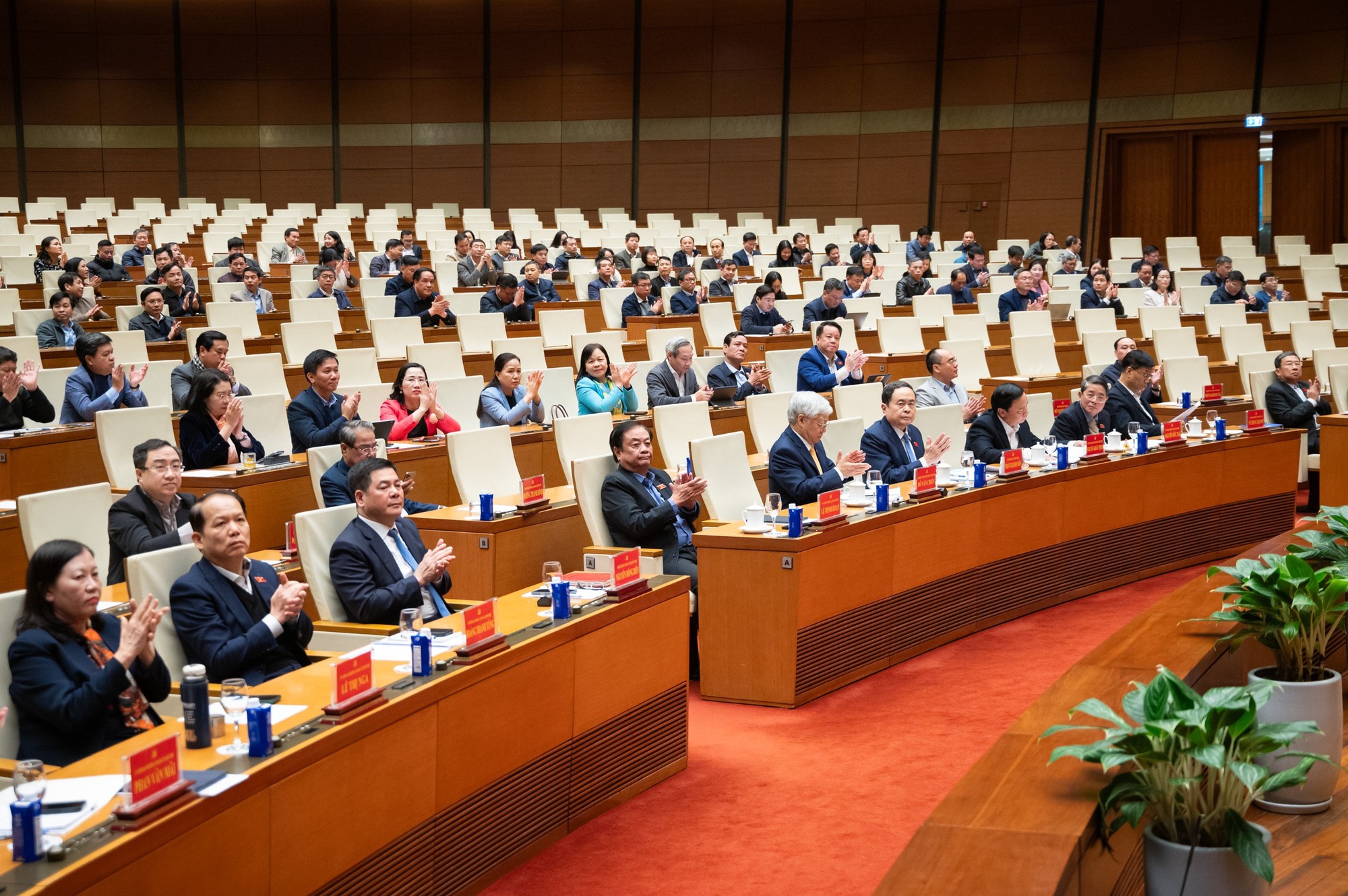 Chủ tịch Quốc hội chủ trì Hội nghị thông báo nhanh kết quả Đại hội XIV của Đảng - Ảnh 1.