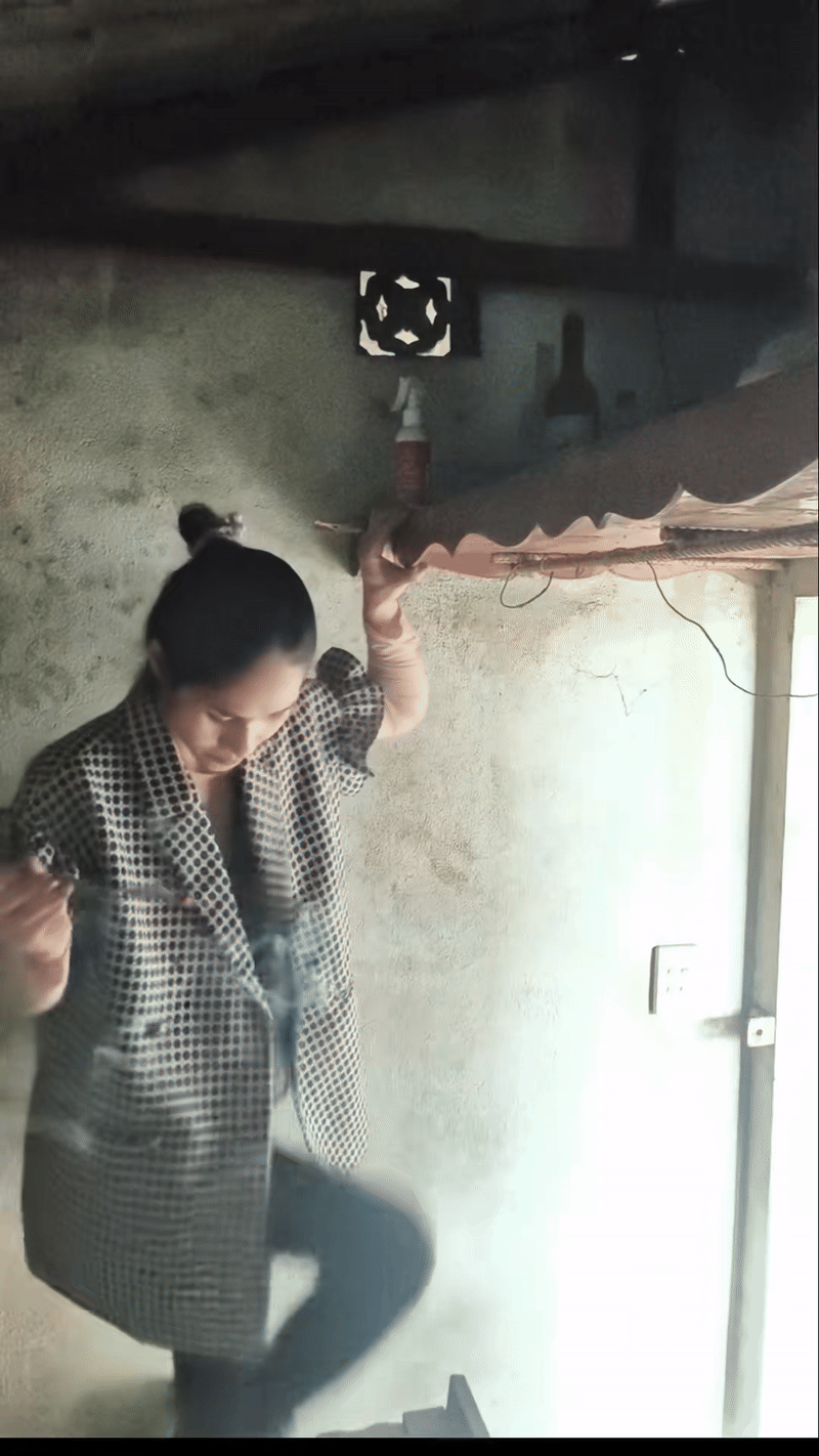 Quá sợ cảnh thắp hương ở nhà phố cổ Hà Nội: Hút 3 triệu views, nhiều người xem nín thở- Ảnh 3.