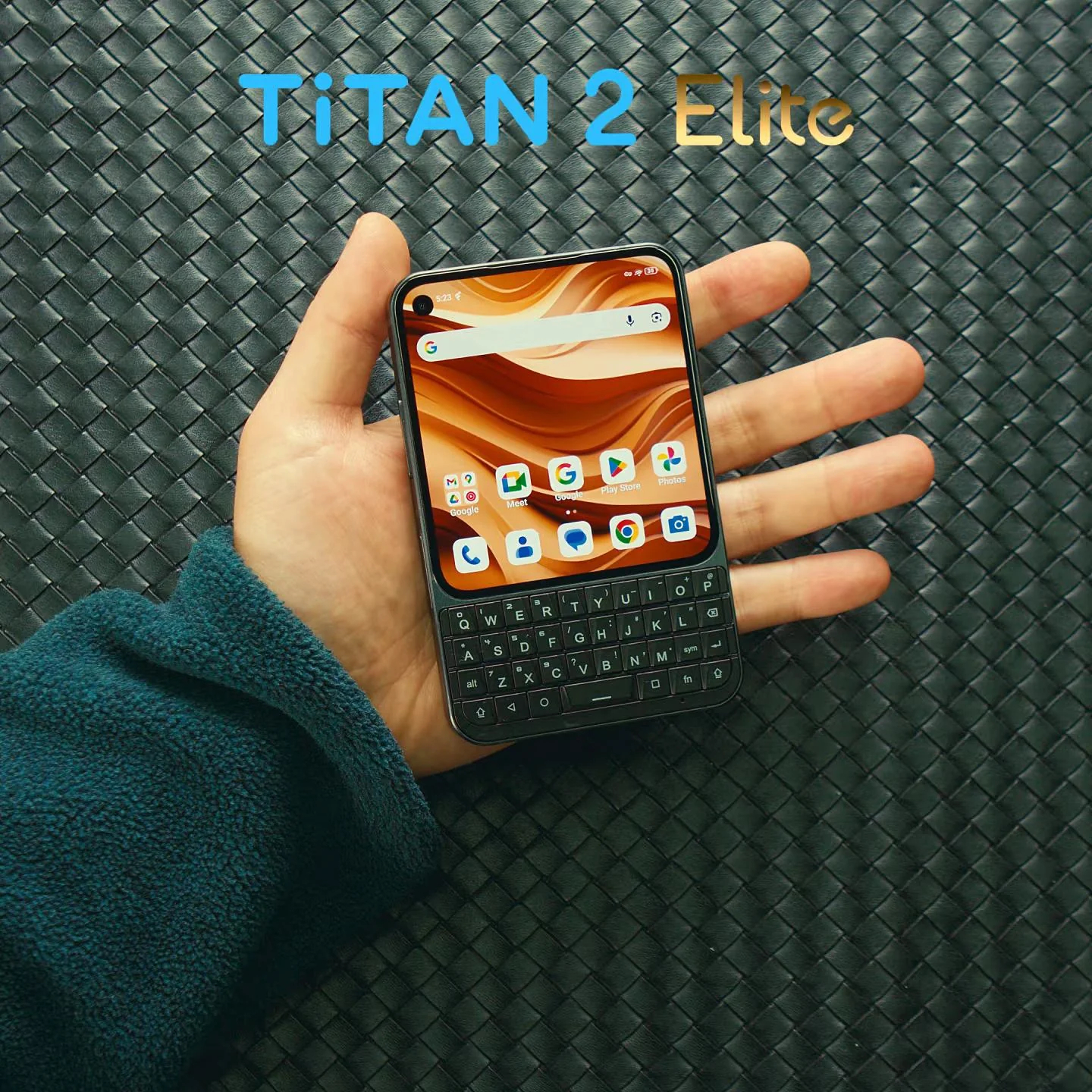 Điện Thọai Phím Cứng Mới Như Blackberry Ra Mắt , Cập Nhật 5 Năm Giá Từ 12 Triệu Đồng - Ảnh 1.