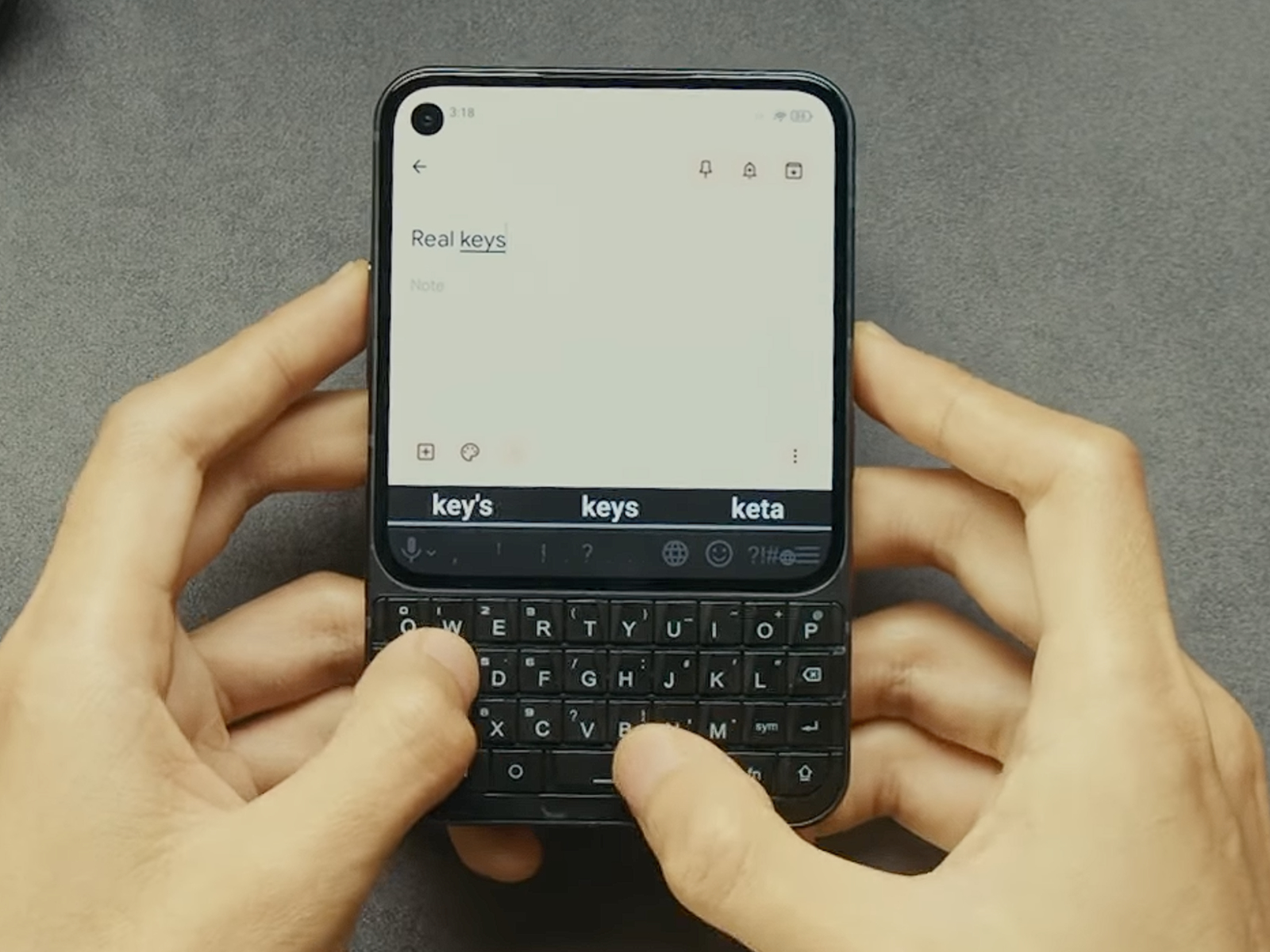 Điện Thọai Phím Cứng Mới Như Blackberry Ra Mắt , Cập Nhật 5 Năm Giá Từ 12 Triệu Đồng - Ảnh 3.