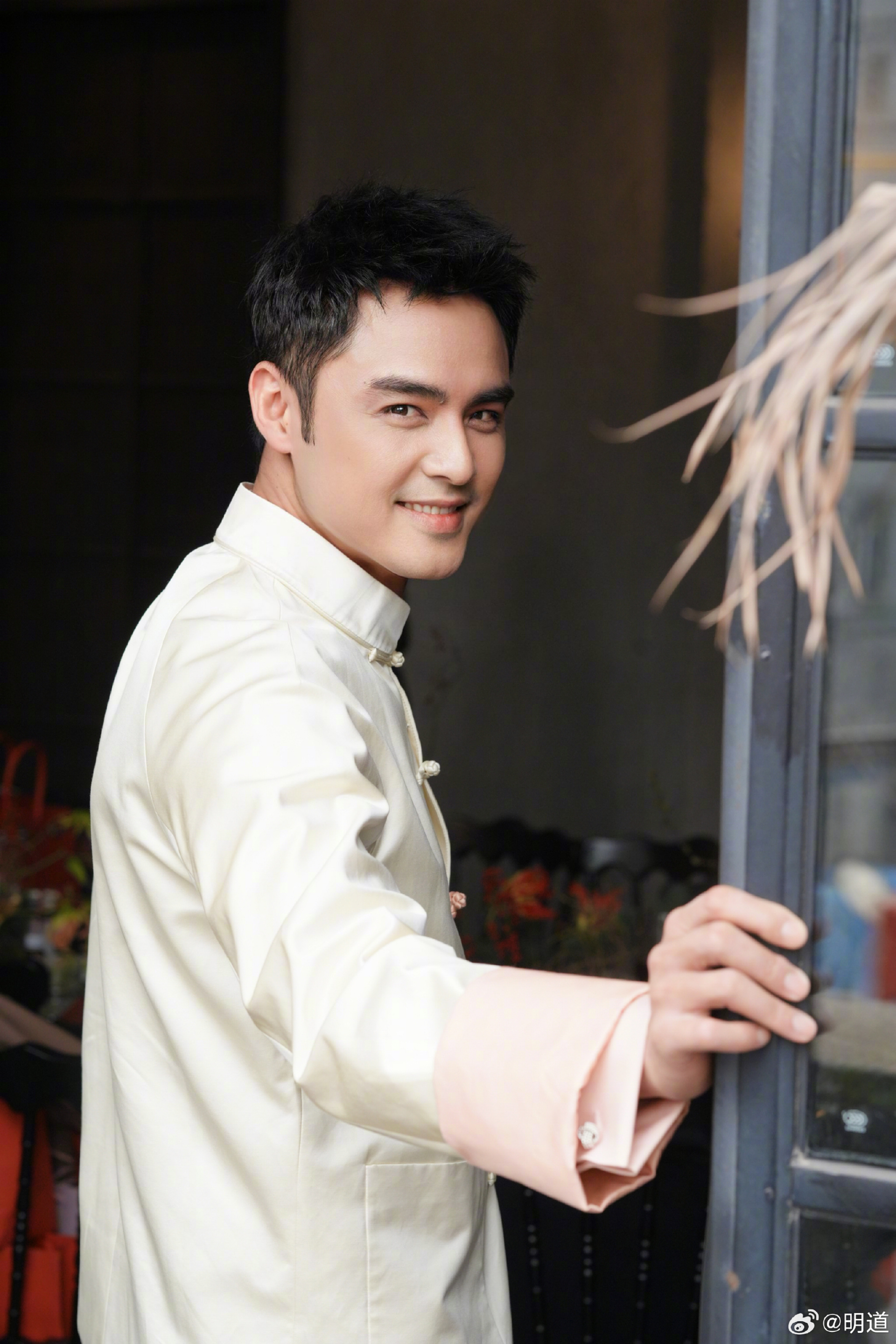 "Hoàng tử châu Á" Minh Đạo bị khán giả đòi đuổi khỏi showbiz sau khi lộ video ăn thịt dơi "nhạy cảm" - Ảnh 4.