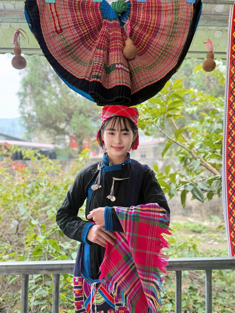 Bé Thư - con gái chị Thông: Khoảnh khắc "tuyệt đối điện ảnh" của cô bé Bản Liền, chiếm trọn spotlight Gia đình Haha- Ảnh 6.