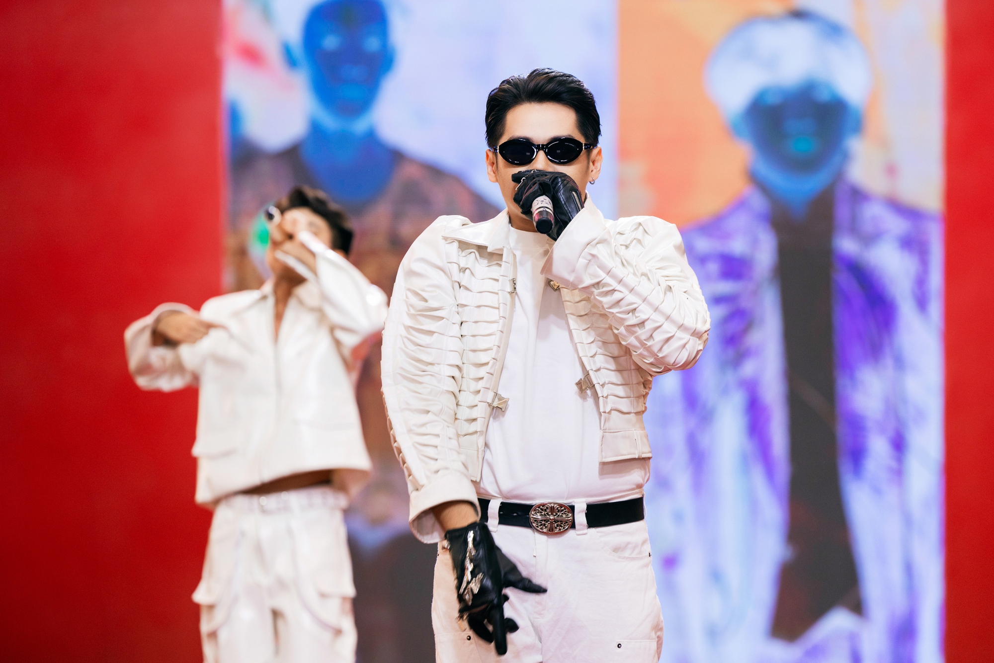 "Người mẫu triển vọng của năm" 2025 trổ tài hát rap tại sân khấu Gala Chào Xuân 2026 - Ảnh 3.