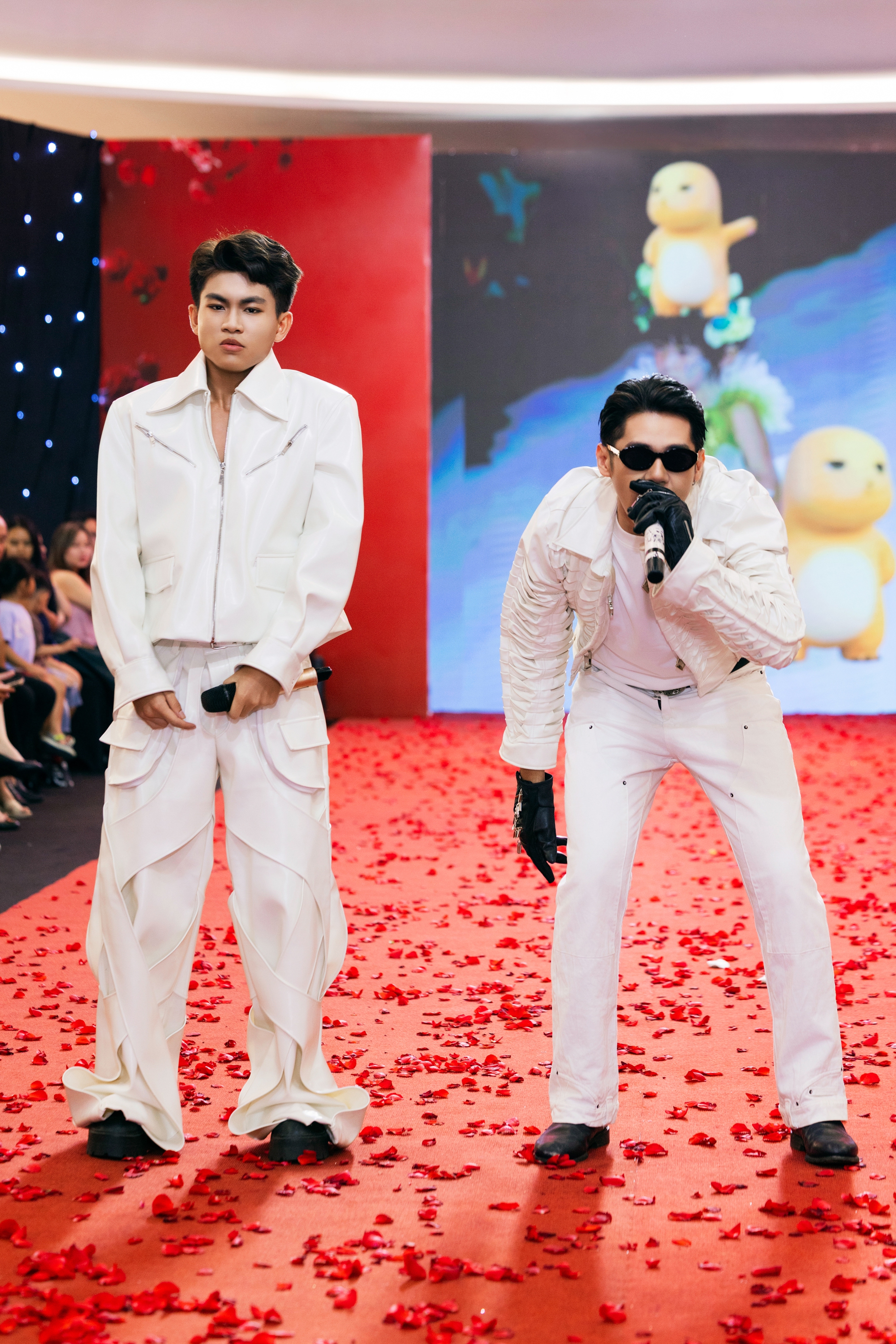 "Người mẫu triển vọng của năm" 2025 trổ tài hát rap tại sân khấu Gala Chào Xuân 2026 - Ảnh 4.