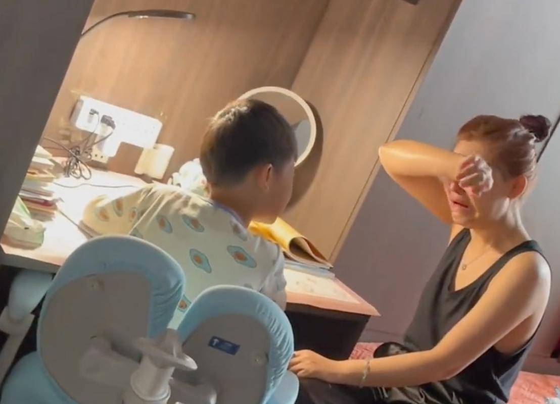 Dạy con học: Mẹ uống thuốc ngủ v&agrave; h&agrave;nh tr&igrave;nh t&igrave;m lại sức khỏe tinh thần - Ảnh 3.