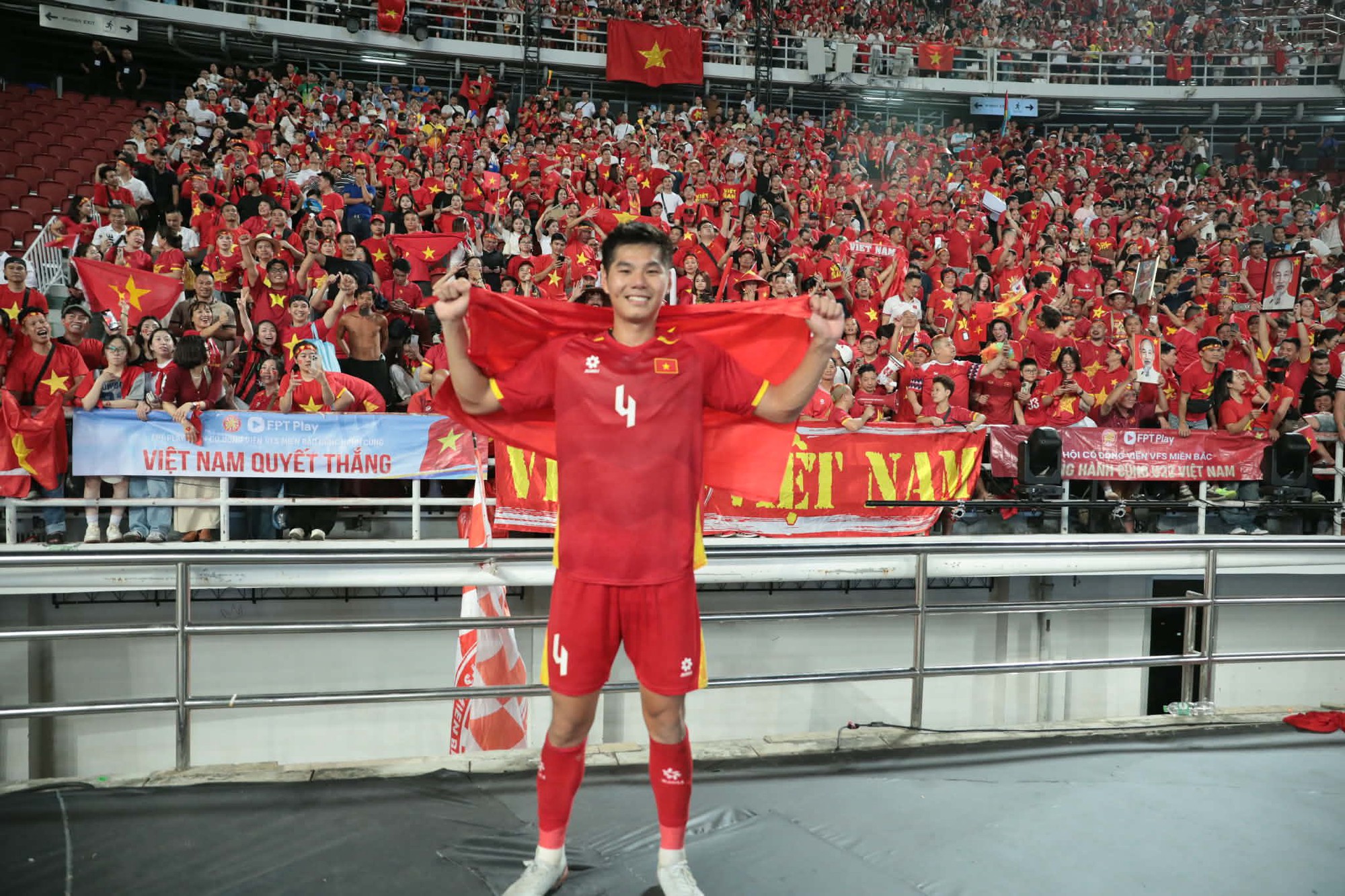 Lộ diện "học b&aacute;" U23 Việt Nam Nguyễn Hiểu Minh: Đ&aacute; b&oacute;ng hay, học giỏi c&ograve;n điển trai 10 điểm - Ảnh 6.