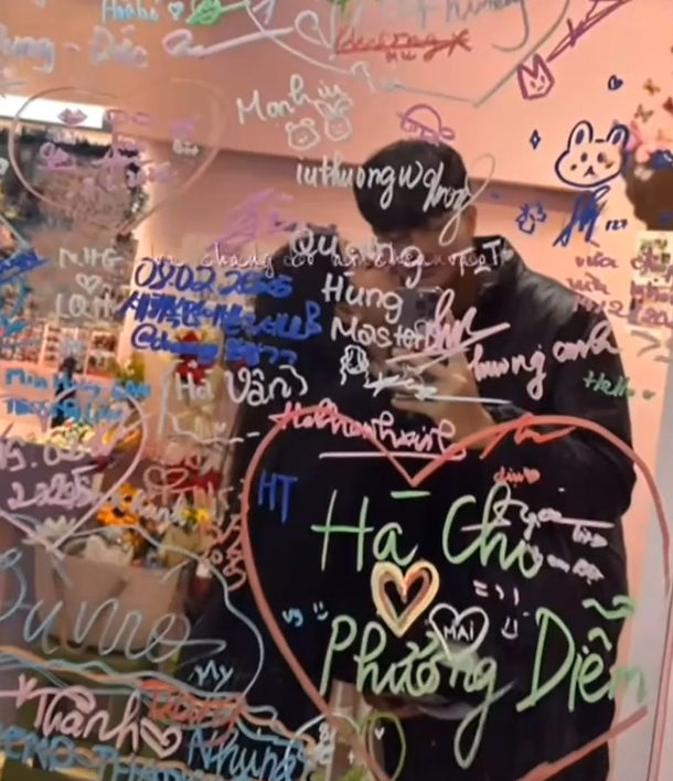 Thủ môn hotboy Cao Văn Bình U23 Việt Nam đã có bạn gái xinh xắn, tình cảm cỡ này, hội fangirl "bít cửa" - Ảnh 2.