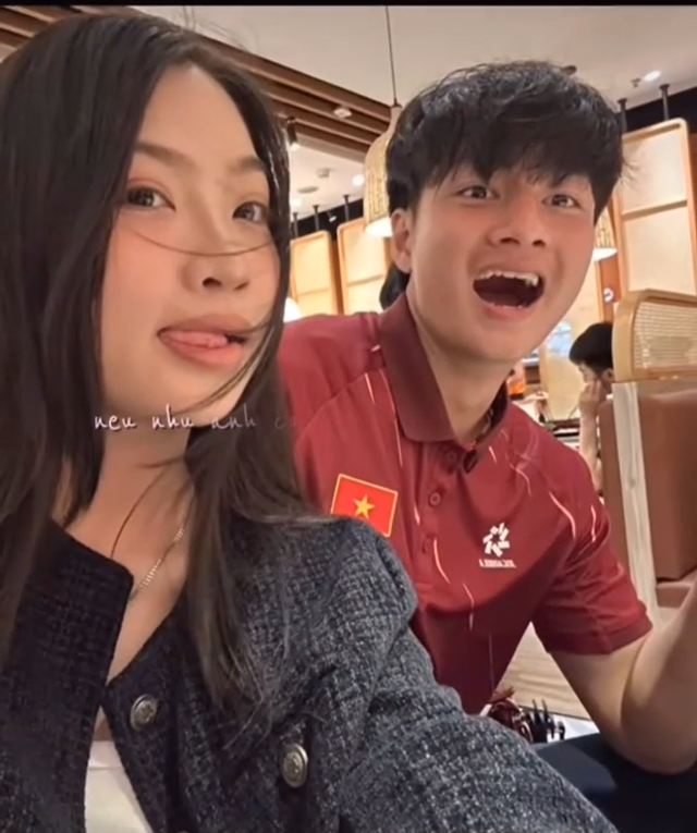 Thủ môn hotboy Cao Văn Bình U23 Việt Nam đã có bạn gái xinh xắn, tình cảm cỡ này, hội fangirl "bít cửa" - Ảnh 4.