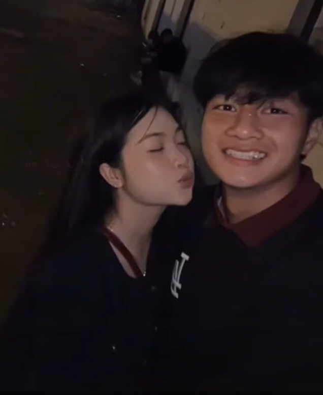 Thủ môn hotboy Cao Văn Bình U23 Việt Nam đã có bạn gái xinh xắn, tình cảm cỡ này, hội fangirl "bít cửa" - Ảnh 10.
