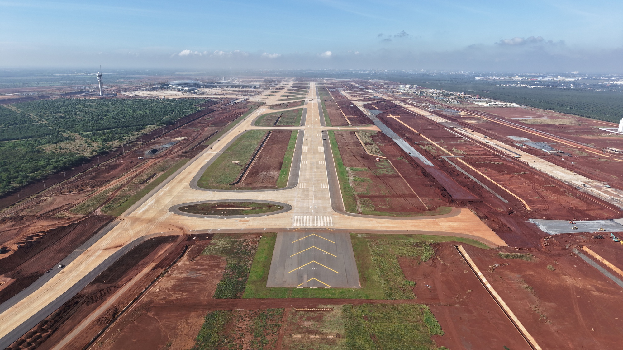 Tiến độ sân bay Long Thành cập nhật mới nhất từ Bộ Xây dựng tháng 1 - 2026 - Ảnh 2. Tiến độ sân bay Long Thành cập nhật mới nhất từ Bộ Xây dựng tháng 1 - 2026 - Ảnh 2.