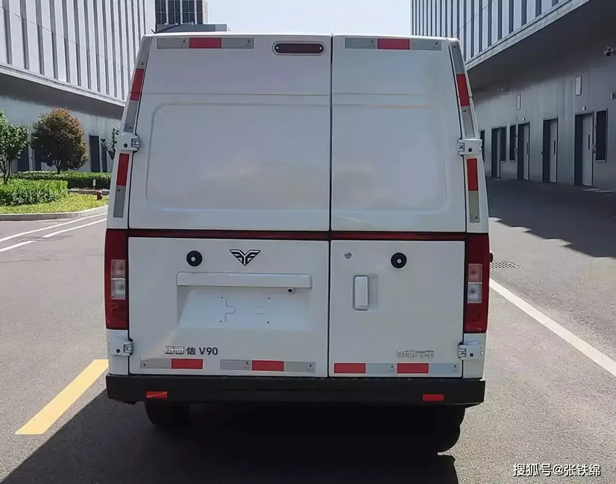 Tesla Cybertruck tung ra phi&ecirc;n bản xe tải van hay chi&ecirc;u tr&ograve; quảng c&aacute;o độc lạ? - Ảnh 4.