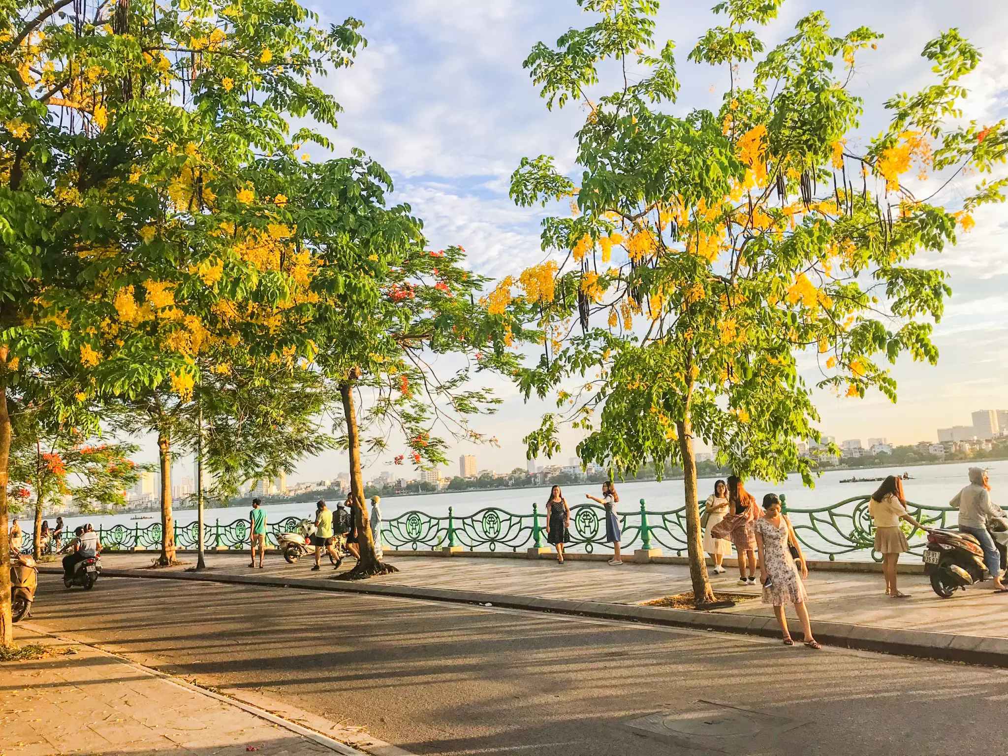 Mặt nước trong xanh