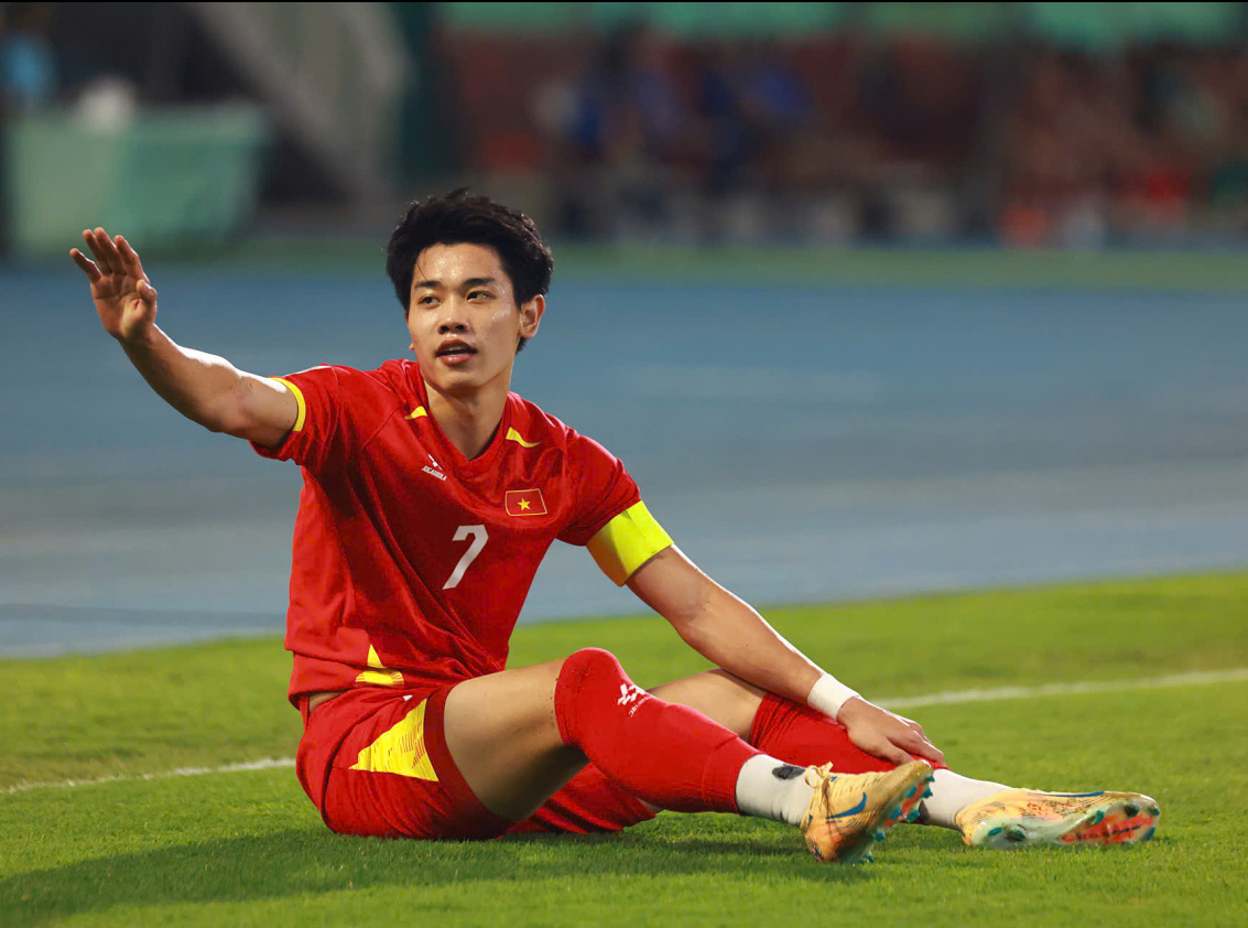 Đình Bắc bị treo giò 2 trận của tuyển Việt Nam- Ảnh 1.