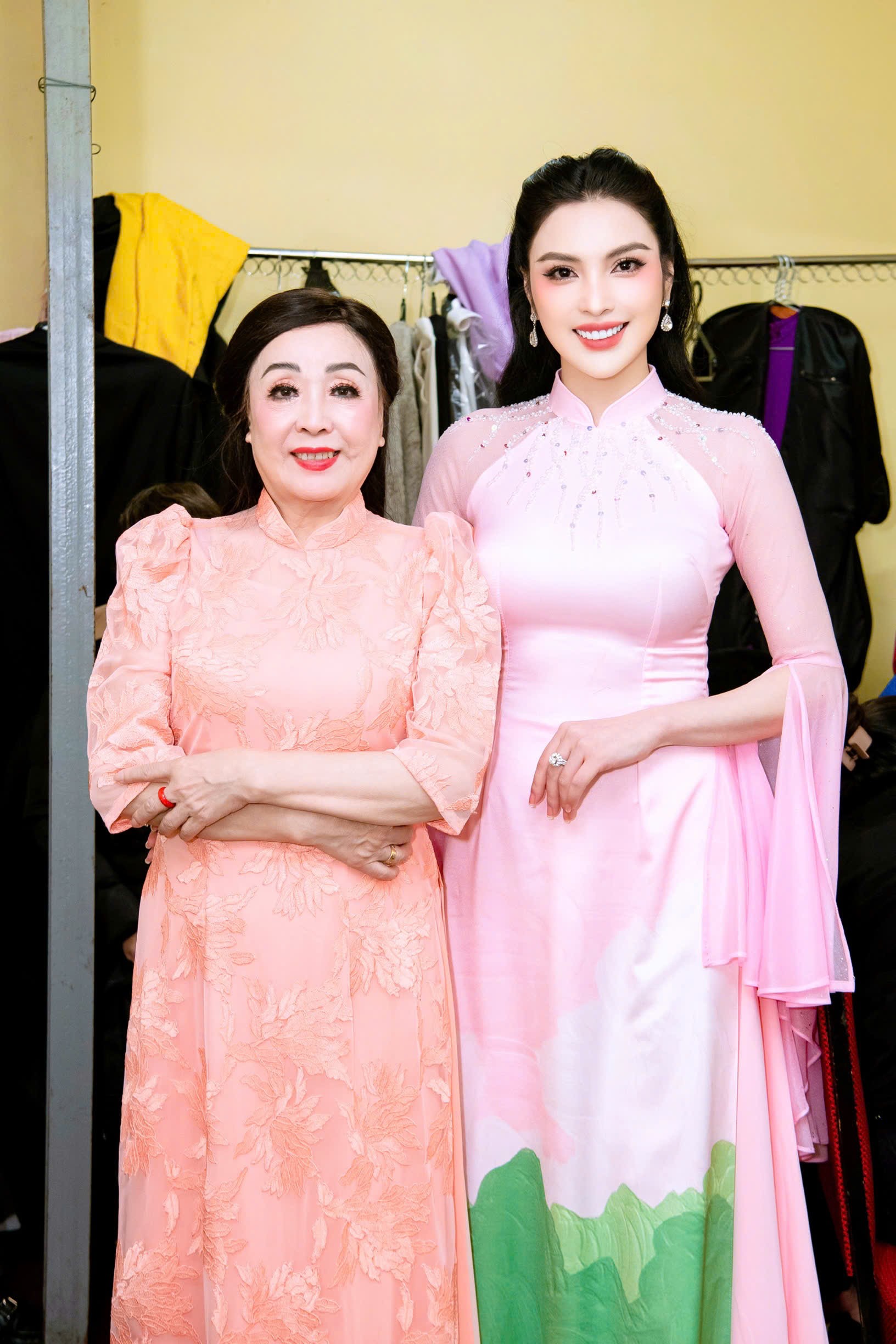 Kim Huyền Sâm đóng hài Tết còn song ca cùng 1 nam NSƯT, không ngại khen đàn anh "tuyệt vời"- Ảnh 7.