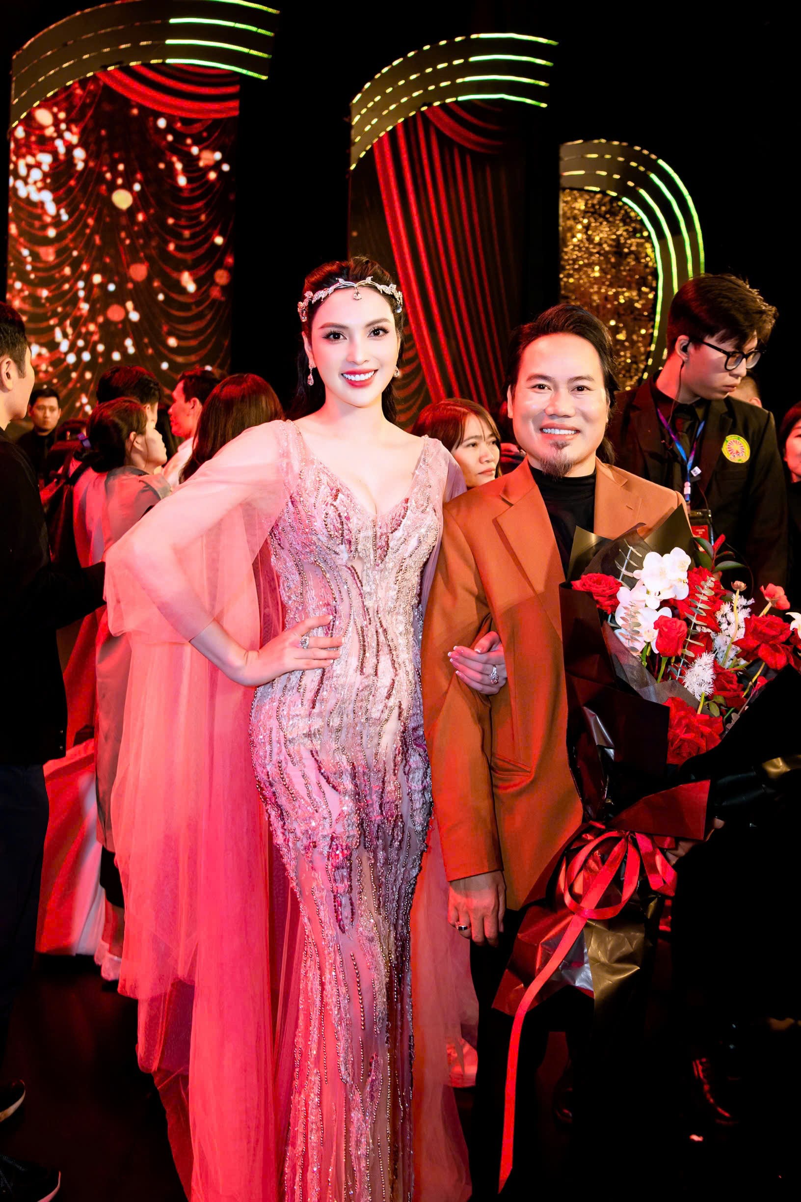 Kim Huyền Sâm đóng hài Tết còn song ca cùng 1 nam NSƯT, không ngại khen đàn anh "tuyệt vời"- Ảnh 2.