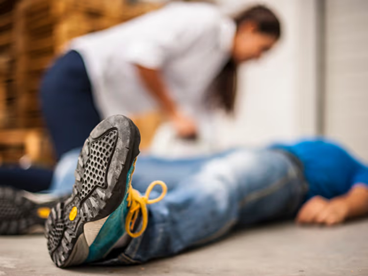 Người đàn ông 38 tuổi tử vong vì đột quỵ, bác sĩ cảnh báo: Sau bữa ăn đừng dại làm 2 việc này- Ảnh 1.