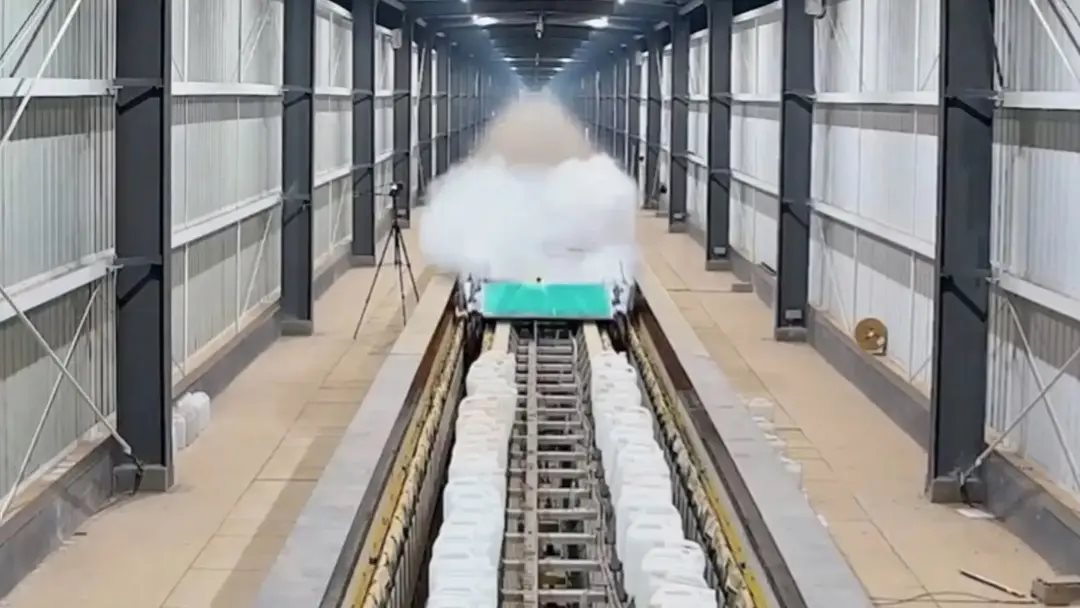 Đường sắt Trung Quốc vượt rào cản thần thánh , lập kỳ tích phóng điện từ siêu thanh - Ảnh 2.