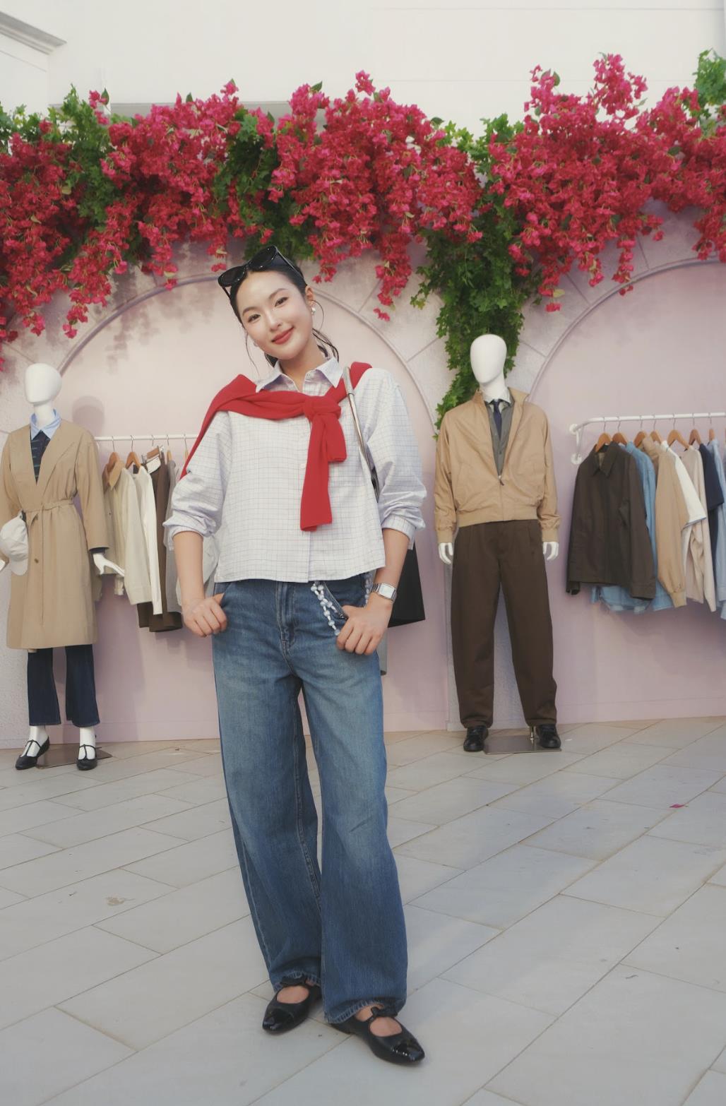 Áo khoác dáng ngắn tiếp tục chiếm sóng, baggy jeans ra mắt thêm phiên bản quá ư xịn sò - Ảnh 4. Áo khoác dáng ngắn tiếp tục chiếm sóng, baggy jeans ra mắt thêm phiên bản quá ư xịn sò - Ảnh 4.